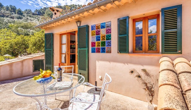 Fantastic Holiday Home with Wi-Fi, Air Conditioning and Rooftop Terrace with Panoramic View