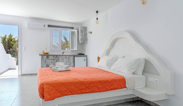 Fantastic studio for 2 people with private