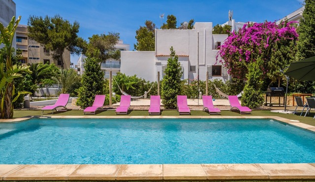 Fantastic Villa in Central Location with Pool, Wi-Fi and Air Conditioning, Pets Allowed