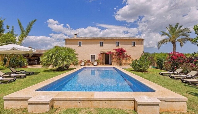 Finca Antonio for 9 persons near Buger Mallorca