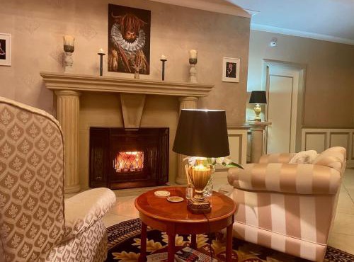 FINN VILLAGE Loch Lomond Villa - THE BLACK ROOM with Private Jacuzzi-Style Bath