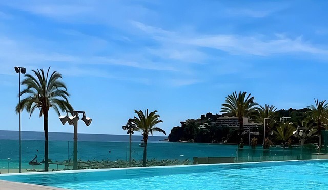 First Line Mediterranean Apartment with Sea Views, Wi-Fi and Air Conditioning