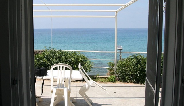 Flat 'Laura' with water view