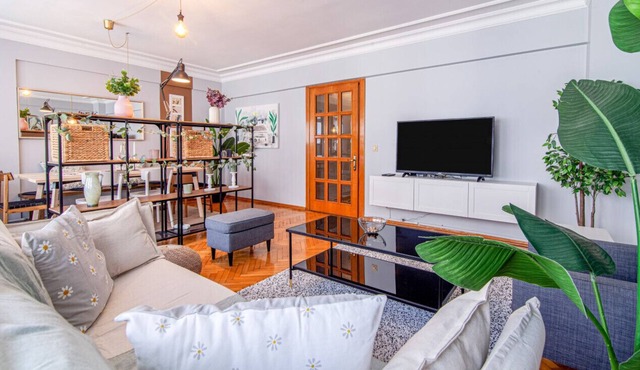 Flat w Balcony 10 min to Cevahir Mall in Sisli