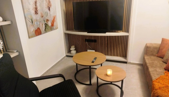 Frank & Jimmy’s Apartment II
