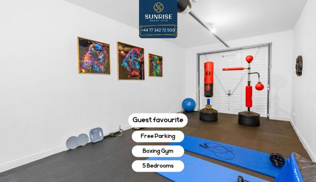 Friary Townhouse - 5 Double Bedrooms, 4 Bathrooms, GYM, GAMES, GARDEN, Fully Equipped, Free Parking, Central Location, Contractors Favourite by SUNRISE LONG LETS and SERVICED ACCOMMODATION DUNDEE