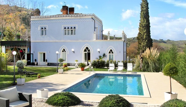 Geräumiges Ferienhaus mit Pool by Interhome