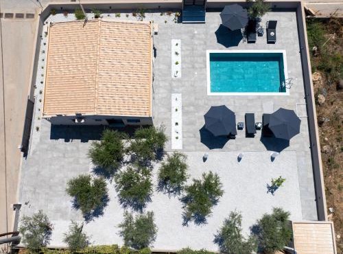 Glafkos house with pool near the beach