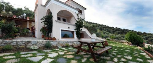 Goddesses Villa 1 in Nies
