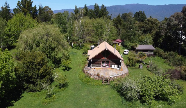 Golden Bay Log Cabin
