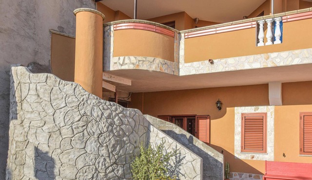 Gorgeous apartment in Limbadi with WiFi