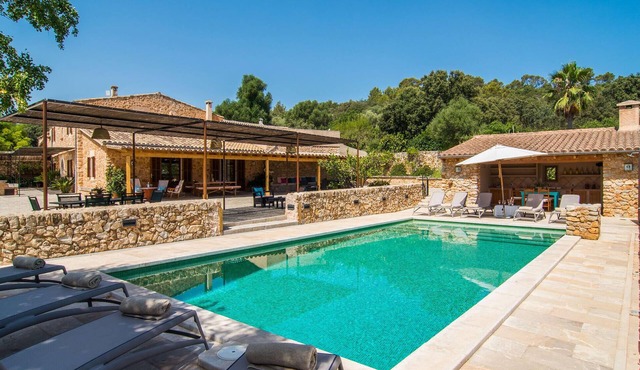 Gorgeous home in Buger with private swimming pool, can be inside or outside