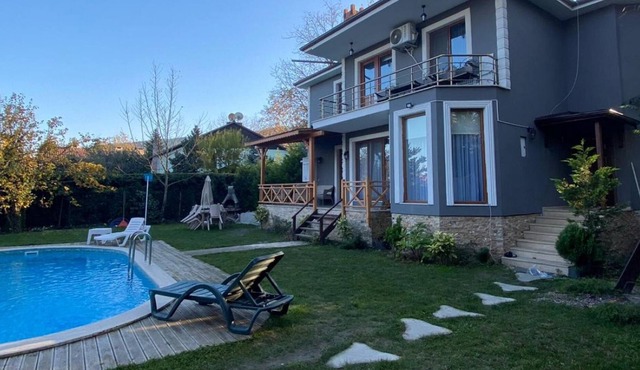 Gorgeous Villa with Private Pool in the Heart of Nature in Izmit, Kocaeli
