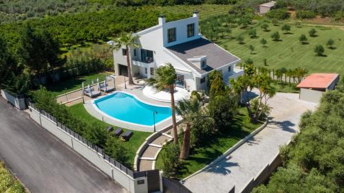 Gregorys Private Luxury Villa with Heated Pool & Gardens