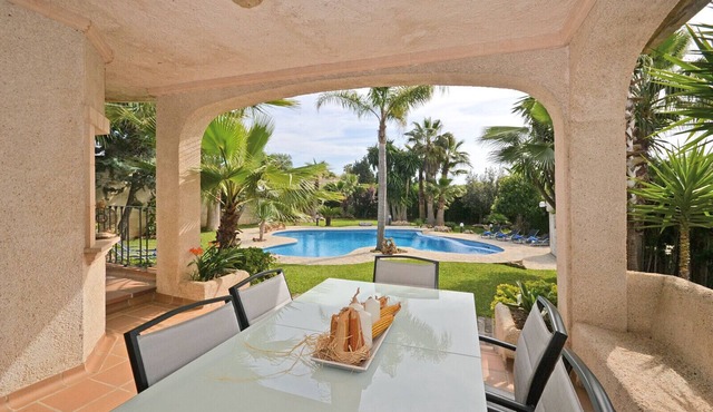 GUAL, house with private garden and swimming pool in Inca
