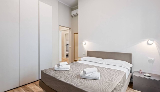 GuestHost - Comfortable 40 sqm apartment that can accommodate up to 4 people. Located on the ground floor (steps to access) of a building in Maragliano/Redi district, a lively neighborhood well connected to the historic center by public transportation,