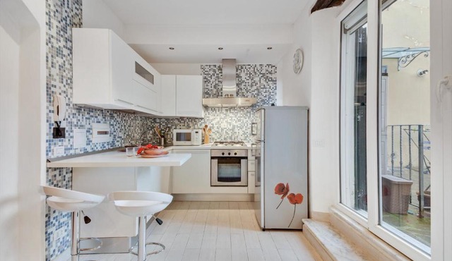 GuestHost - Coverciano Modern Apartment with Patio!