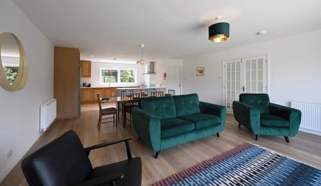 Heathercroft House-Beautiful, modern 3 bedroom house with stunning views