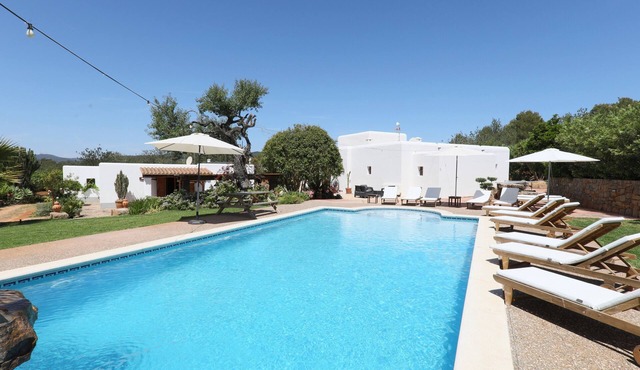 Heavenly Villa "Can Caseres" with Saltwater Pool, Orchard and Mountain View