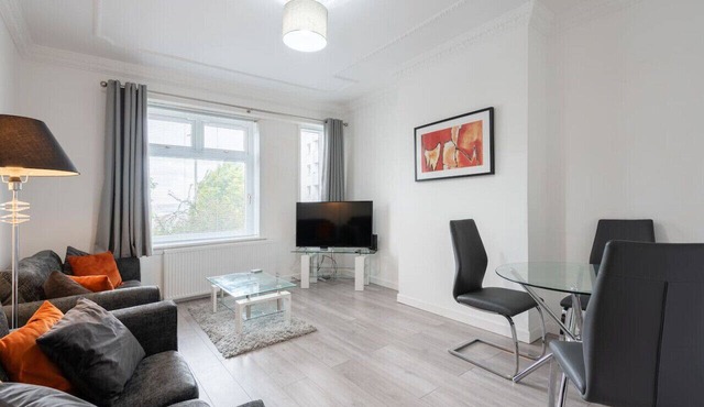 Hilltown Apartment - 3 bedroom ground floor apartment with views over the River Tay