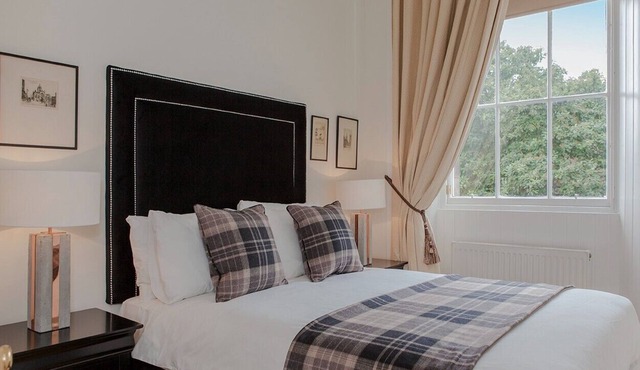 Historic Edinburgh property transformed into a modern townhouse. Free parking.