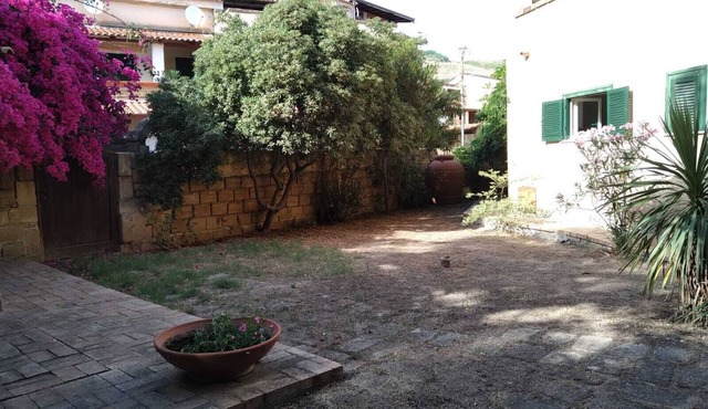 Holiday Home with Garden in front of the pine forest and the beach!