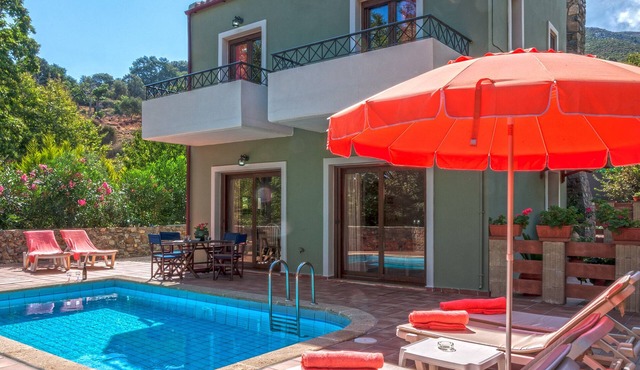 Holiday villa with private pool near Elafonissos