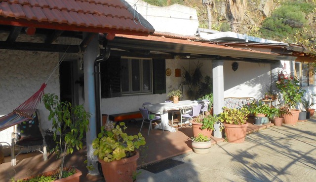 Homerez - 100 m from the beach! Beautiful house for 3 pers. with sea view in Palmi