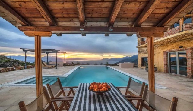 Homerez - Villa for 13 ppl. with swimming-pool, terrace and balcony at Dhamiá