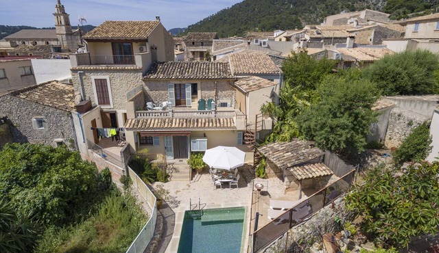 House with 3 bedrooms, 2 bathrooms and pool