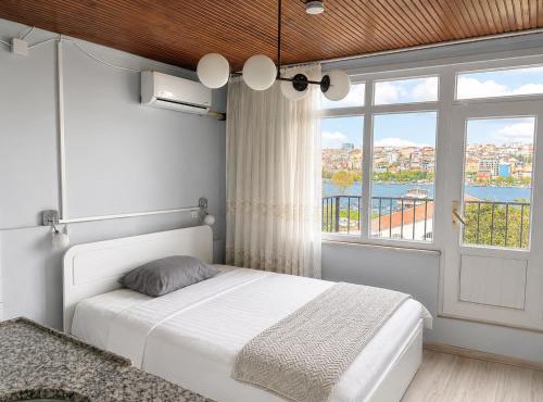 i1 Studios by Tram with Seaview, Jacuzzi Rooms