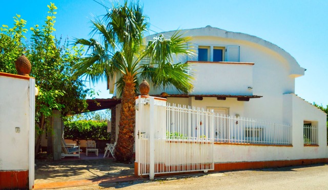 Incredibly appealing, comfortable holiday home in the best location.