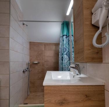 Irini Kalamaki first floor apartment