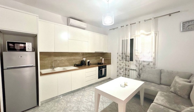 Ishem Green View Two Bedrooms Free Wi-Fi Private Parking Garden
