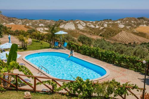 Calàmi - Villa Romeo - Private Apartments with Pool, Seaview & Olive Grove