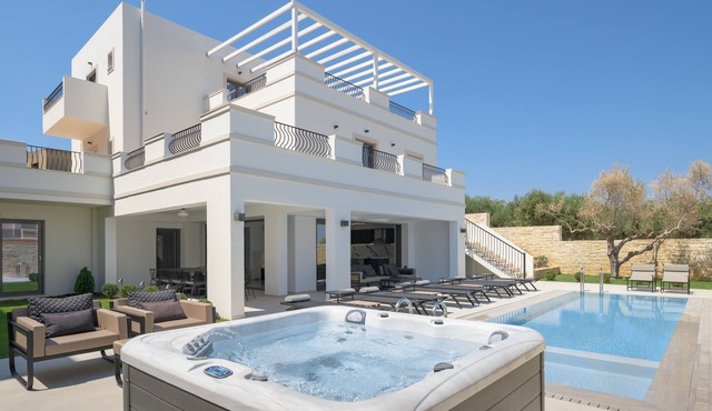 Ivory Villa, Heated Pool, Hot Tub, Sauna & Gym
