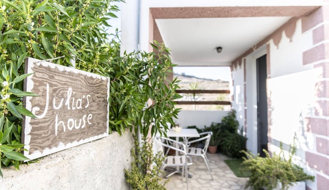 Julia's Holiday House