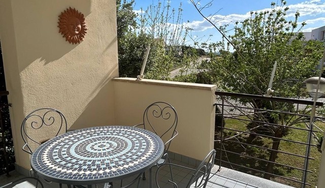 Just two hundred meters from the crystal clear sea, small vacation home.