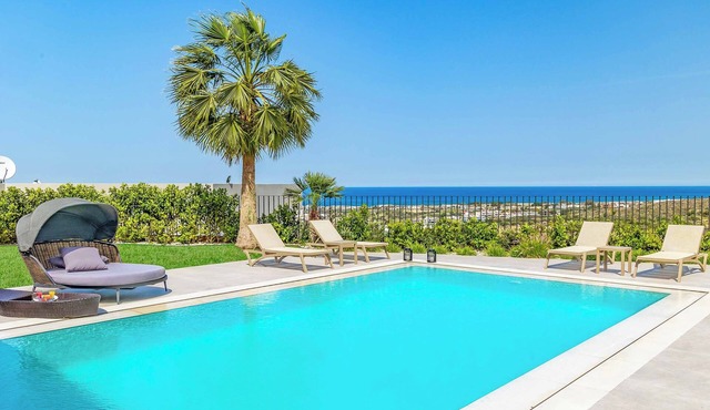 Kamelia Villa 3 - Four Bedroom Villa, Sleeps 7