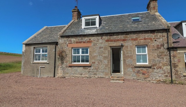 KEEPERS COTTAGE, pet friendly, country holiday cottage in Haddington