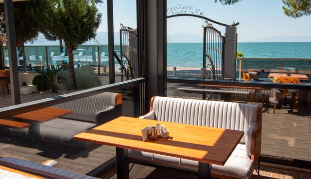 LAKE LİFE HOTEL