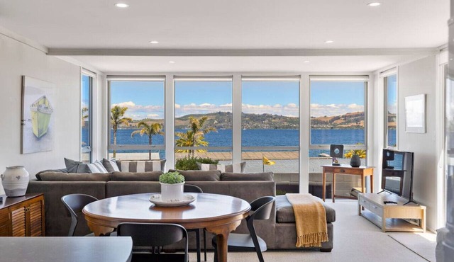 Lake View Magic - 2BR Gem with Thermal Pool & Deck Overlooking the Lake