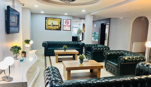 Lal Hotel