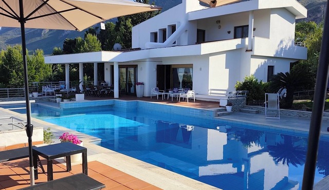 Large villa with beautiful sea view pool