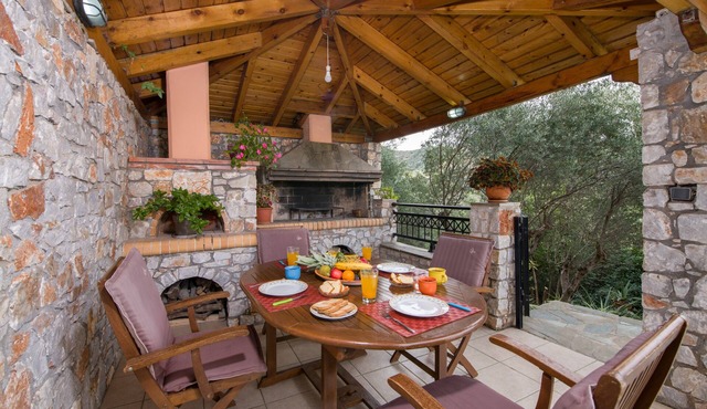 Large Villa With Private Swimming Pool And Sea Views In Stalos