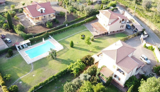Le Ville Rosa Pi, with two pools for 20 persons near Tropea