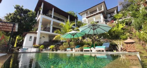 LiRi 4 Bdrm Villa - Ocean, Valley view