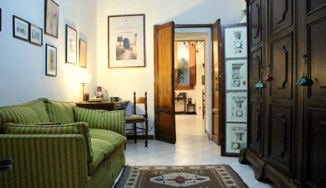 Live in the medieval heart of Florence. WiFi. No traffic. All-inclusive tariff.
