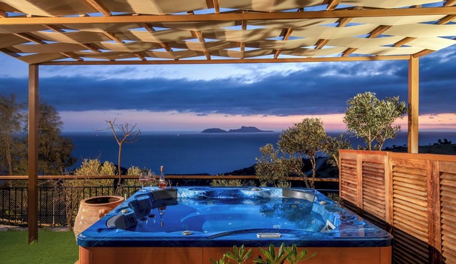 Lotzetta Giannios Suite with Hot Tub by Estia