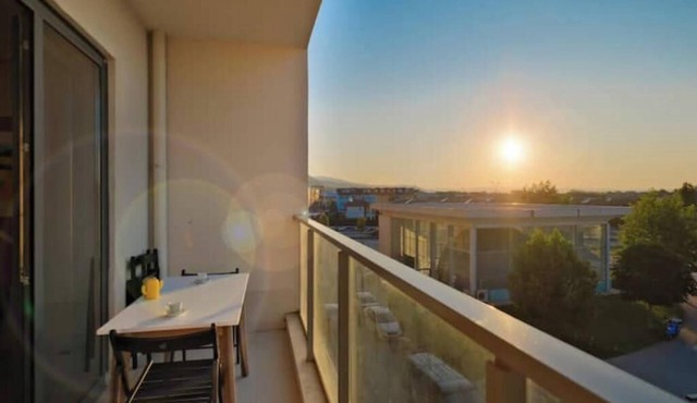 Luxor - Bright Modern 3BR Apt w/ Parking